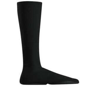 NWOT YZY PODS Size 1 (4 - 7 MENS)